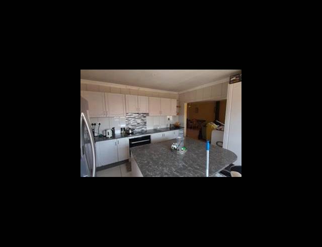 3 BEDROOM HOUSE FOR SALE IN DERSLEY